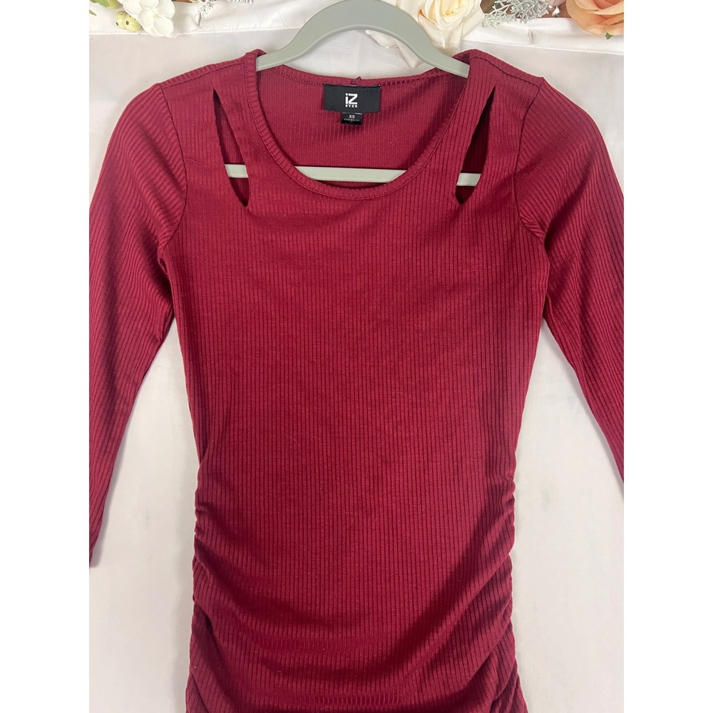 IZ Byer Burgundy Ribbed Ruched Cut Out Shoulder 3/4 Sleeve Top XS - Picture 2 of 6